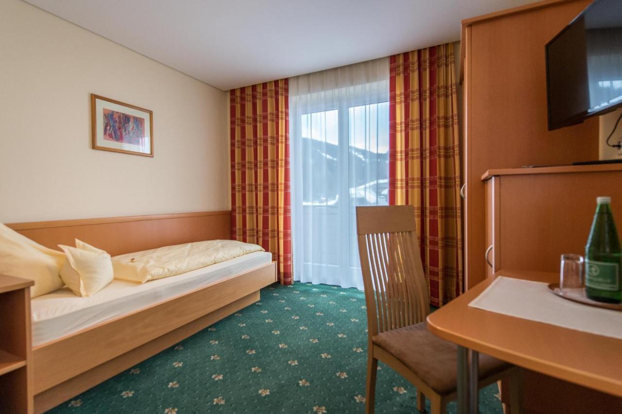 Pension Elisabeth Russbach am Pass Gschütt Kamer foto