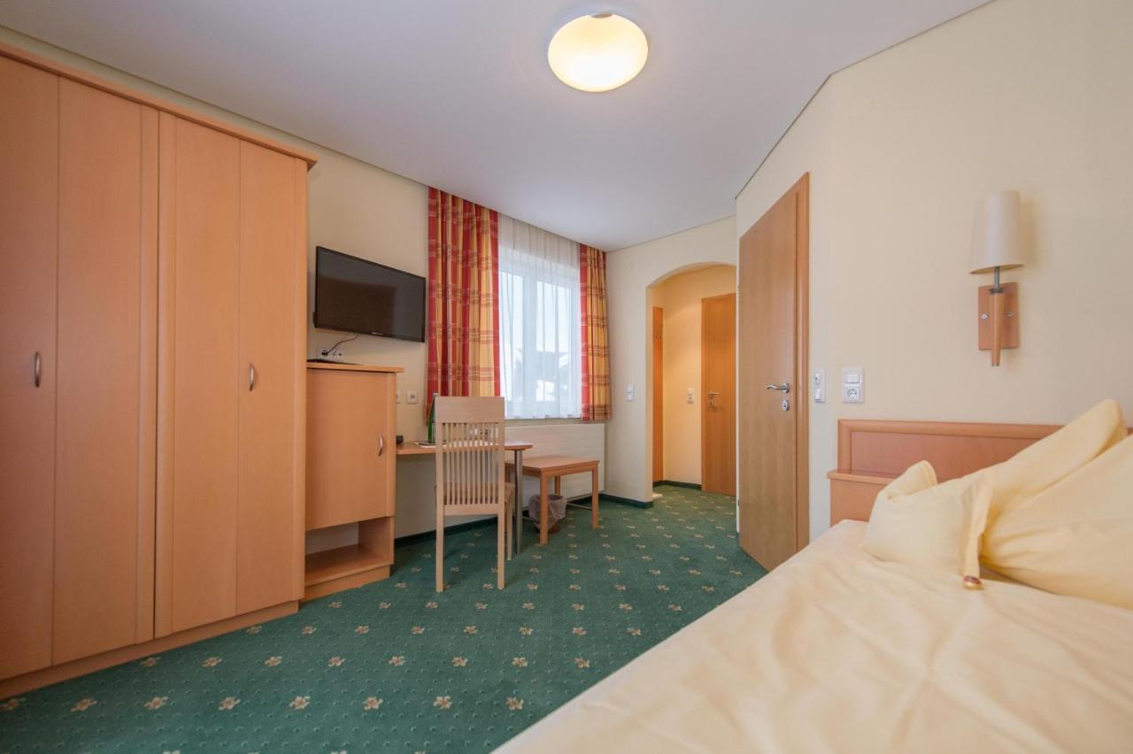 Pension Elisabeth Russbach am Pass Gschütt Kamer foto