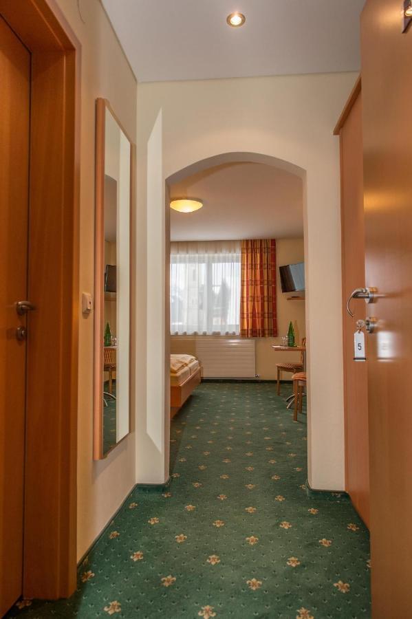 Pension Elisabeth Russbach am Pass Gschütt Kamer foto